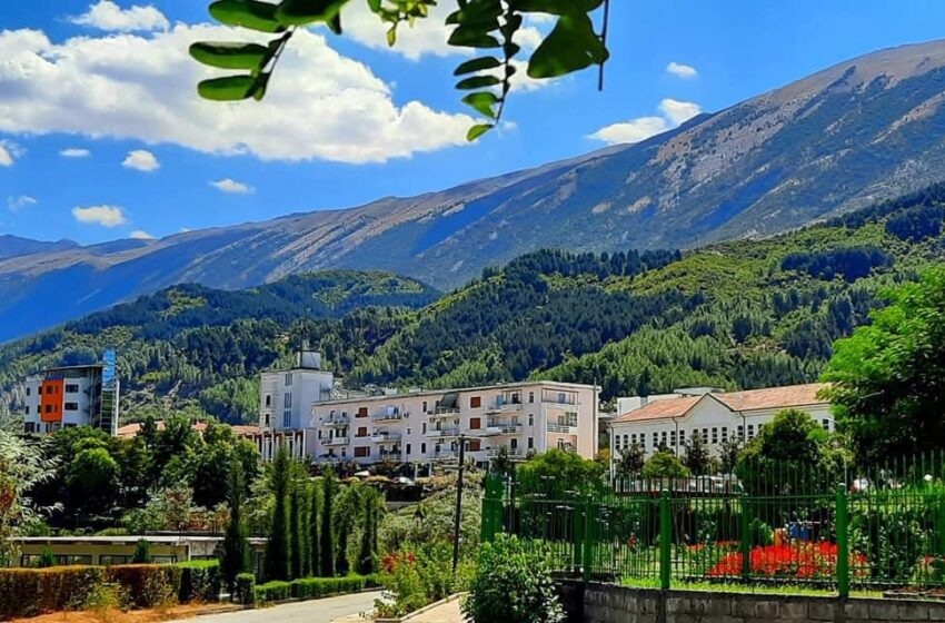  Pse ka rënë turizmi në Përmet?