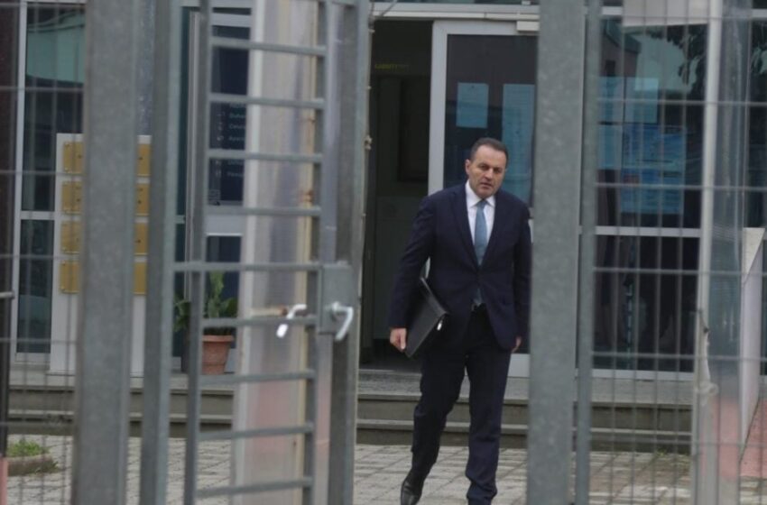  Prej 5 vitesh në arrati, Adriatik Llalla kërkon t’i shpëtojë burgut me “procedurë”