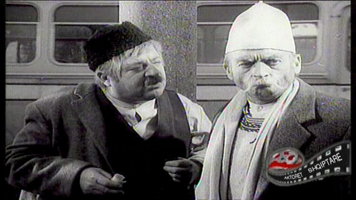  Rrëfimi i “Xha Sulos”: Sa më shikonin gratë në rrugë, më thoshin “ja ky që nuk i do gratë”. Shkatërrimi i “Kinostudios”, krim i rëndë