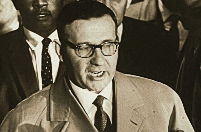  Revolta e Mehmet Shehut: Ç’bëhet kështu, dalin aktoret me gj**se gjysmë zbuluar