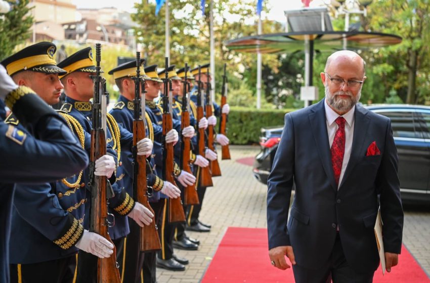  Aktori i njohur Petrit Malaj, zyrtarisht ambasador i Shqipërisë në Kosovë