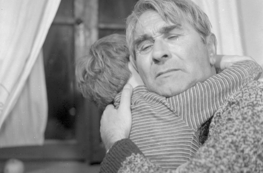  Kujtesë për zë ëmblin dhe të hirshmin Sandër Prosi