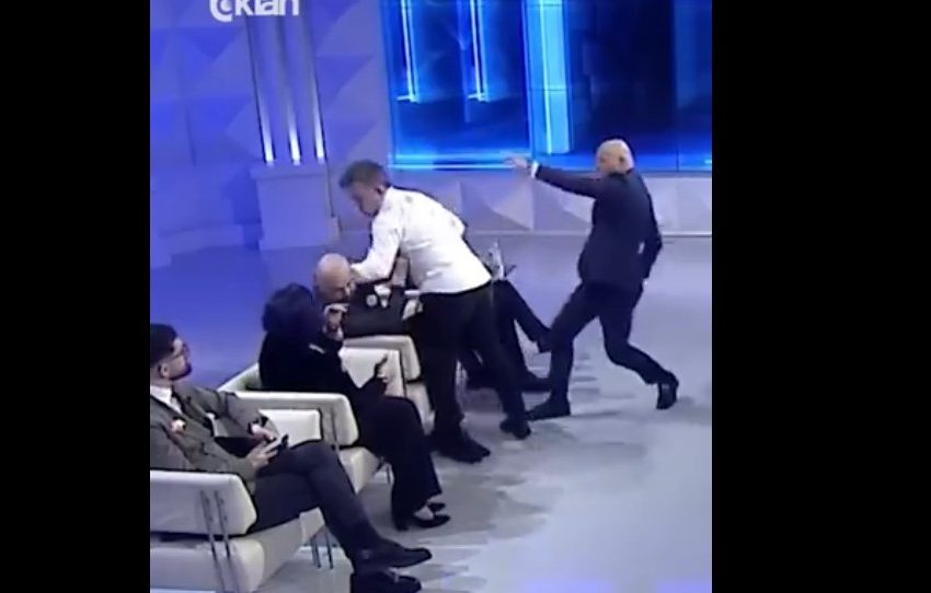  “Qentë endacak jane më të kulturuar se disa analista politik”