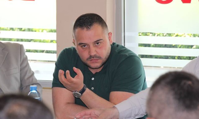  Fytyra e gazetarisë shqiptare (por Policia kap peshqit e vegjël)