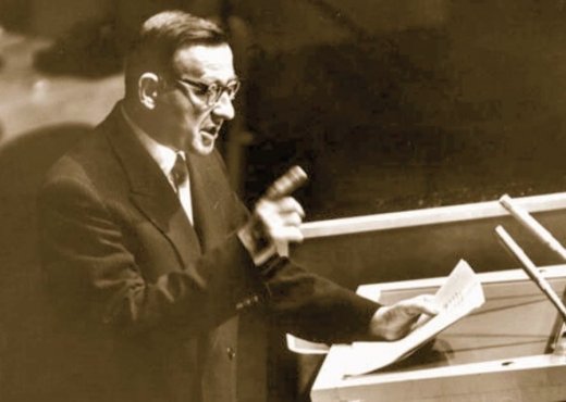  Gazetari komshi me Ndrenikën tregon ngjarjen me Piro Manin dhe Mehmet Shehun: Ishte dyll i verdhë, pastaj u ngrit dhe…