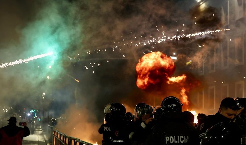  Bilanci i protestës: 4 deputetë të PD-së nën hetim, të mitur të ndaluar dhe efektivë policie të lënduar