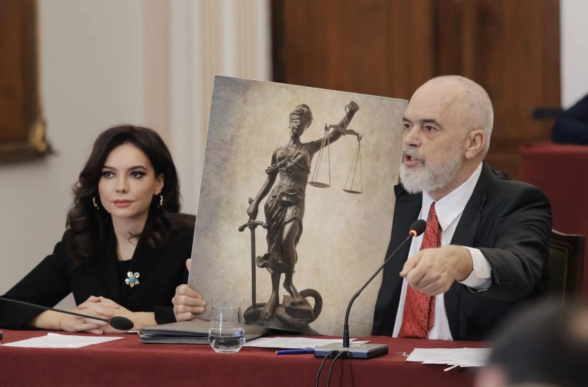  Burg, burg, burg, por kush e ka fajin?