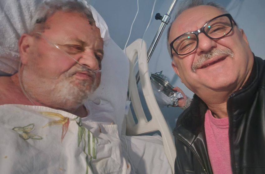  Aktori i njohur shkodran aksidentohet rëndë, gazetari i shkon ta vizitojë: Edhe në spital nuk i lë batutat