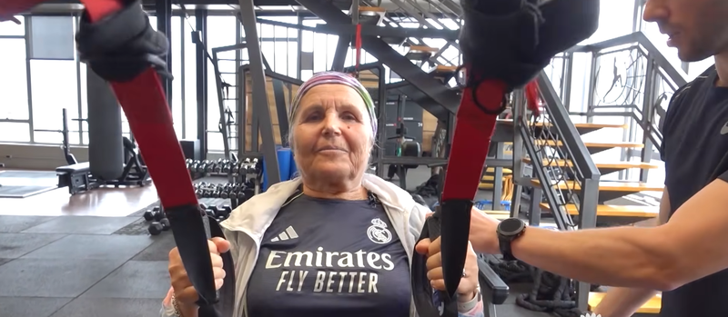  72-vjeçarja shqiptare që sfidon moshën