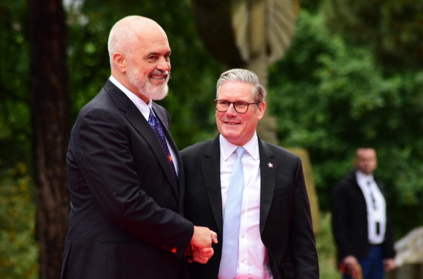  “Farsa shqiptare” e kryeministrit britanik