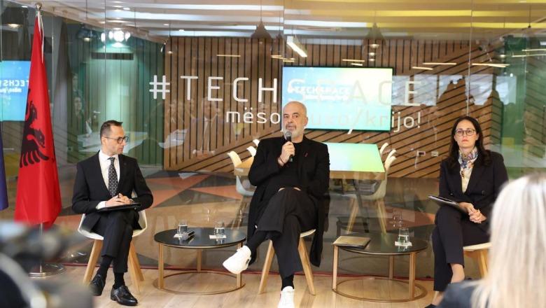  Motra e Ergys Agasit në prezantimin e Edi Ramës te AKSHI