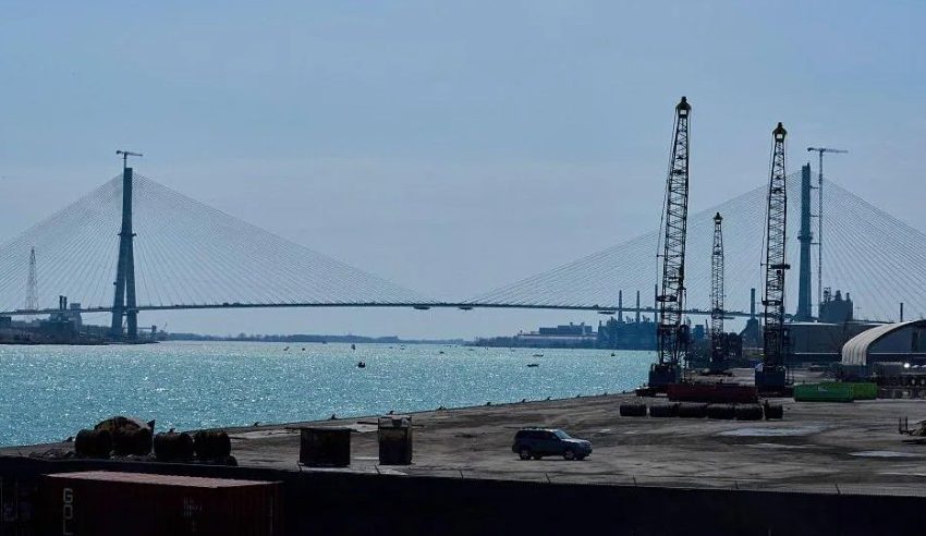  Donald Trump kërcënon të bllokojë urën me Kanadanë