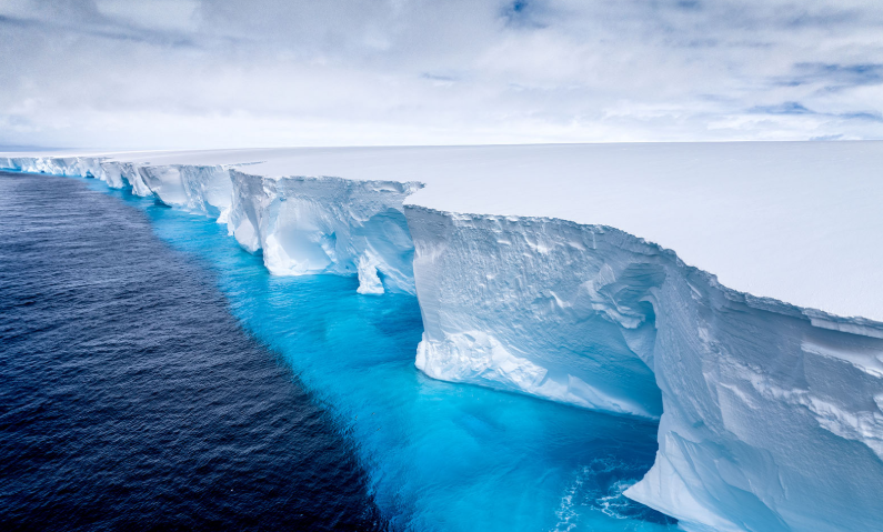  Fundi i një gjiganti të akullit: Ajsbergu më i madh në botë, po shkrin