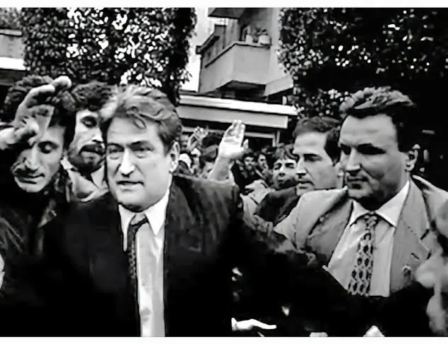  “Kishte rruar edhe mustaqet për të mos u njohur…” – Një rrëfim kur Berisha amnistohej nga socialistët