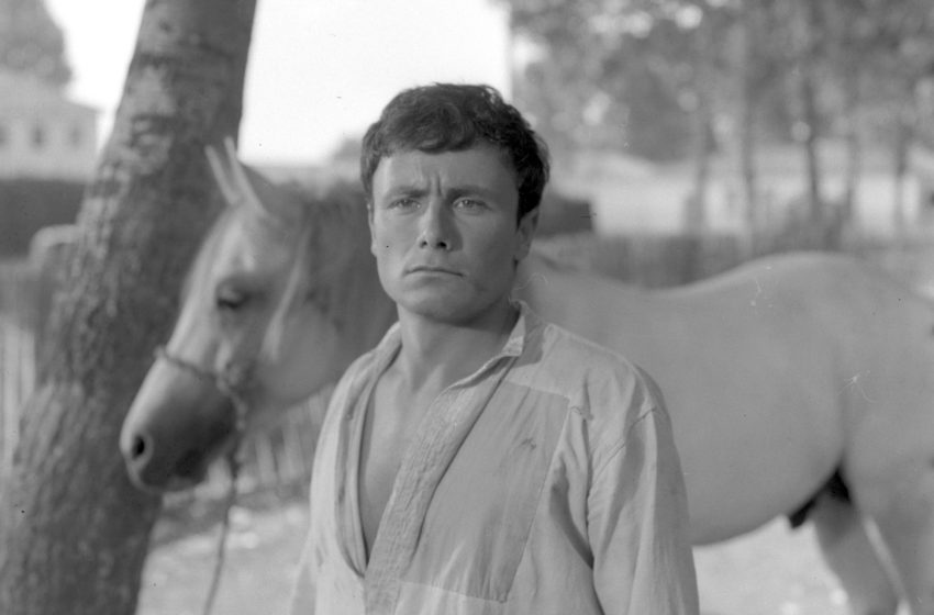  Alfred Bualoti zbulon prapaskenat: Kur kalëroja me “Kaprollin” e famshëm të gjeneralit të dënuar me vdekje nga Enver Hoxha