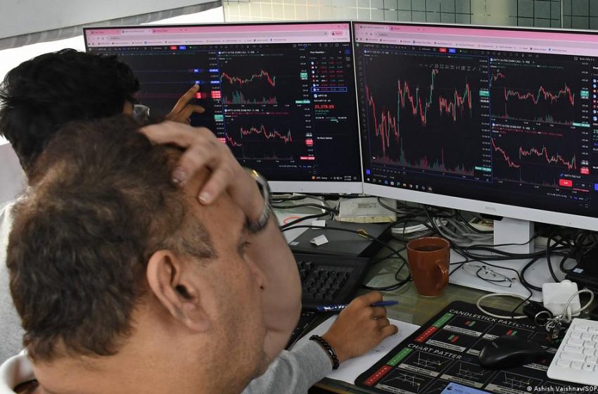  Dyshime për “insider trading” nga rrethi i Donald Trumpit: Tregtarët e naftës vunë bast miliona dollarë pak minuta para postimit të tij