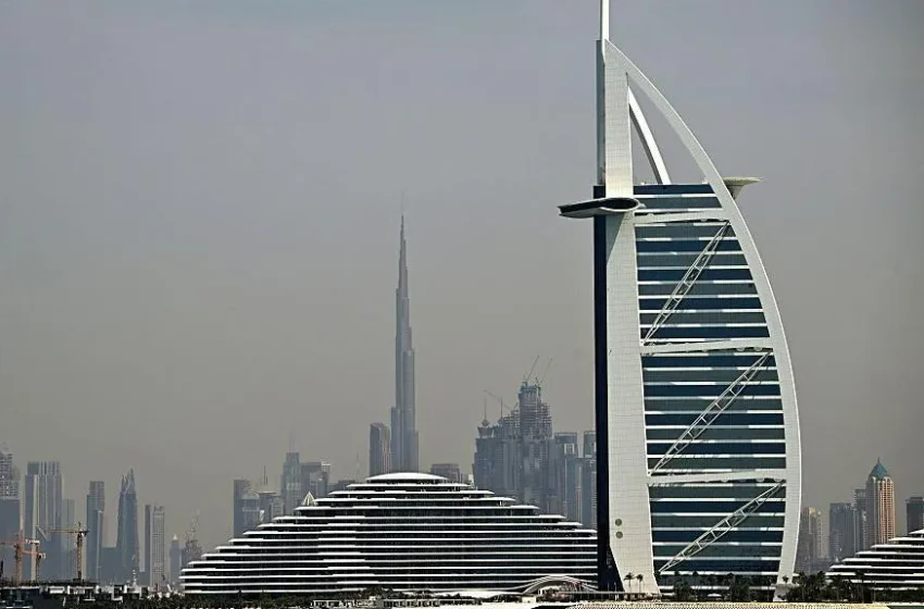  Filmoi raketat iraniane mbi qytet, arrestohet turisti britanik në Dubai