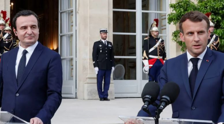  Vizita e Albin Kurtit në Francë “tremb” Vuçiç