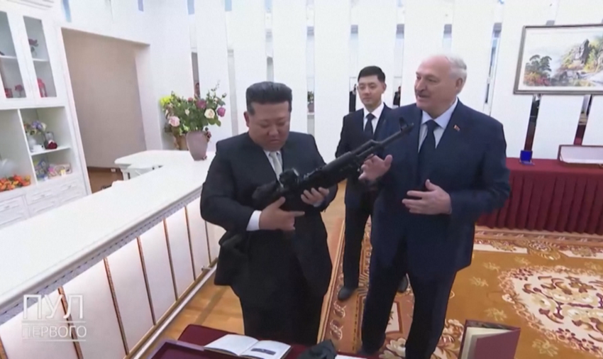  Lukashenko i dhuron sniper Kim Jong Un: Ta kesh, nuk i dihet