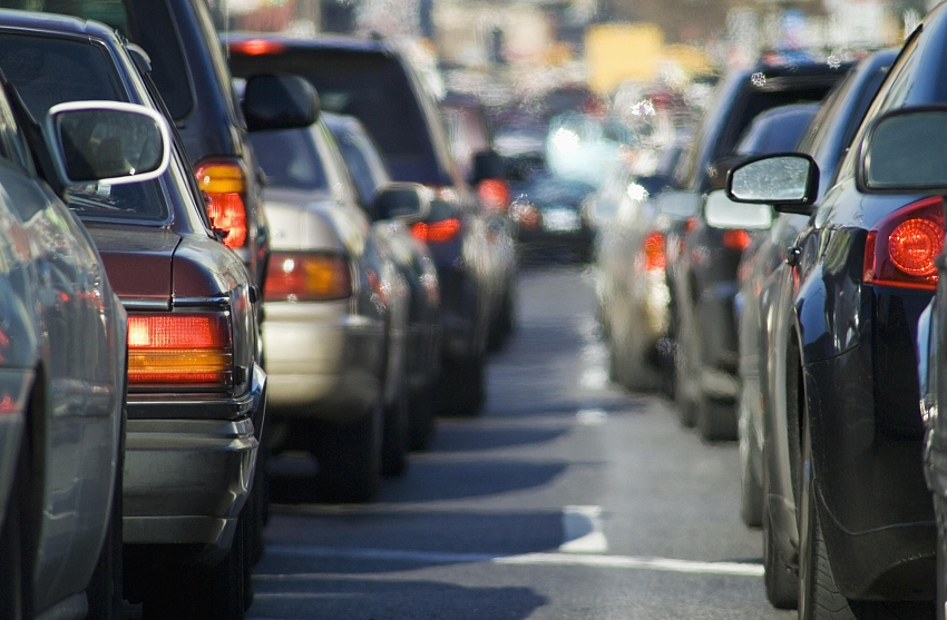  Kaosi me trafikun, por Tirana nuk është qyteti me numrin më të madh të makinave për banorë