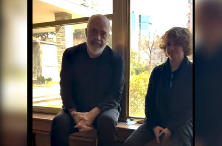  Politikë me nipin dhe mbesën e Hysni Kapos