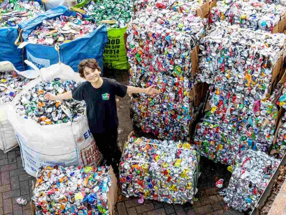  13-vjeçari që mblodhi 8 ton kanaçe për bamirësi