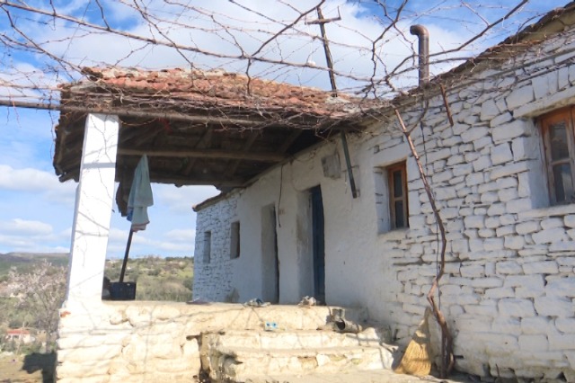  Babë e bir në Toç, bëjnë për spital burrë e grua