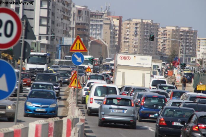  27 rregulla si duhet t’i jepni makinës në Shqipëri: Këshilla për shoferët emigrantë