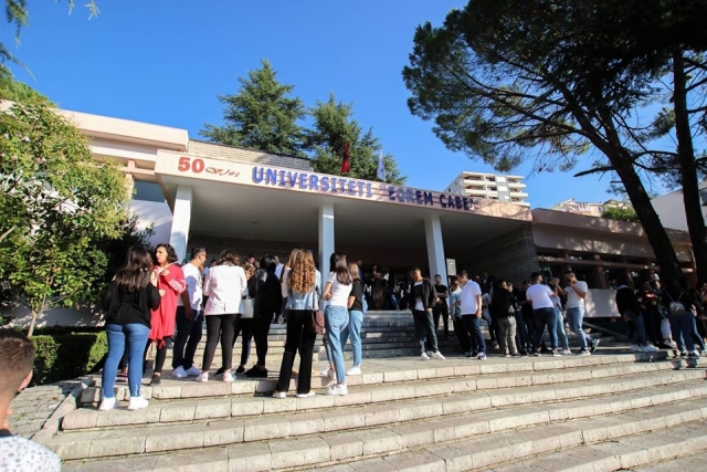 “Kanë punësuar dhe dashnoret” – PD reagon pas lajmit të Vjosa.net për skandalin në Universitetin e Gjirokastrës