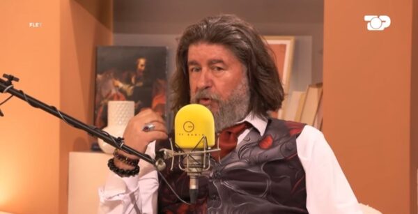 Habit artisti i njohur: Puthja e Robert Ndrenikës u bë për një vend varri, se këta të lënë pa varr