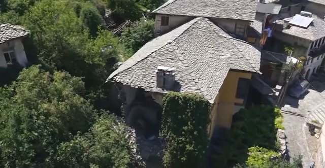  50 banesa historike në Gjirokastër rrezikojnë shembjen, konfliktet mes pronarëve bllokojnë restaurimin
