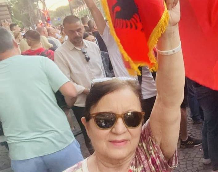  Nëna ime dhe gjithë nënat shqiptare që kanë dale në protestë