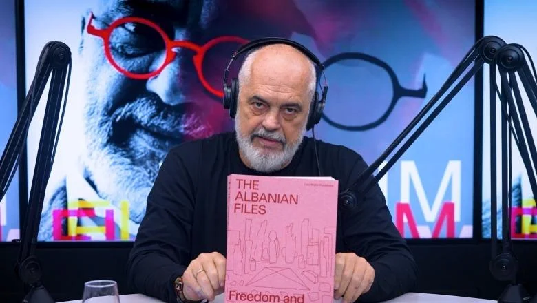  Sikletet e mëdha që mund të sjellë “Libri i Kuq”, për Edi Ramën