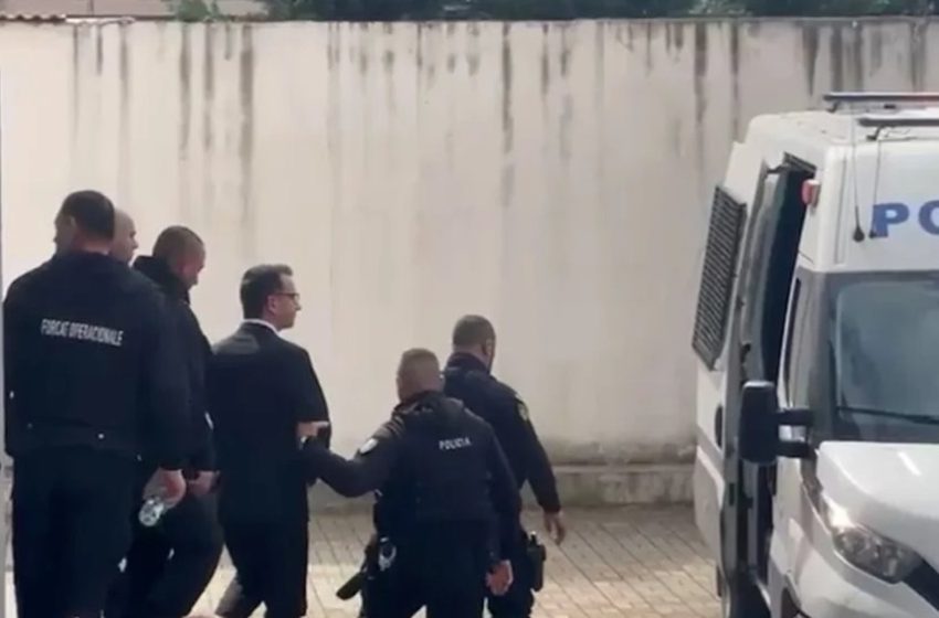  Ish-polici i Burgjeve që i dha telefonin Erion Veliajt: Bëra një gabim njerëzor, por ai kishte shumë pushtet