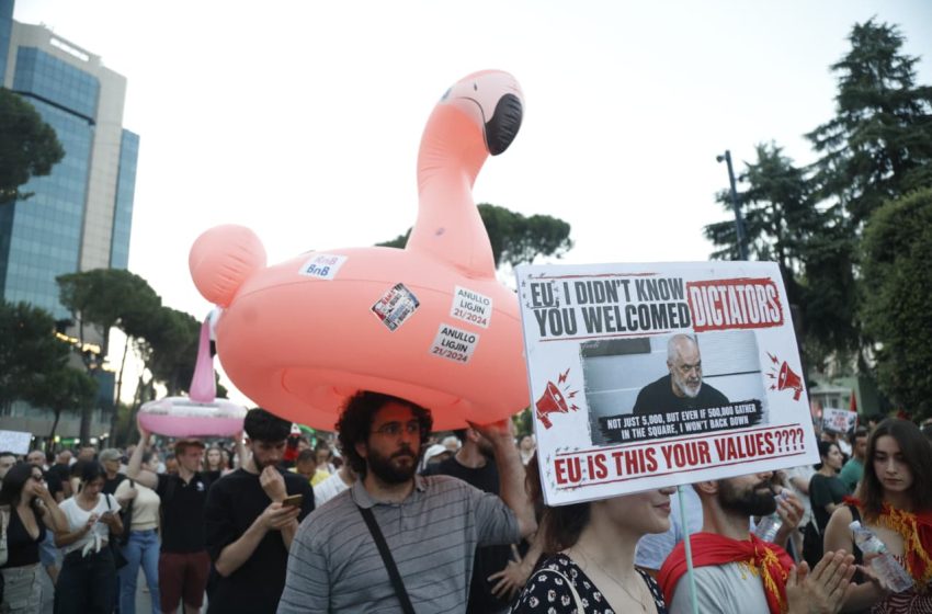  ‘Fletrrufe digjitale’: Shënjestrimi i protestuesve nga Edi Rama ngre shqetësime