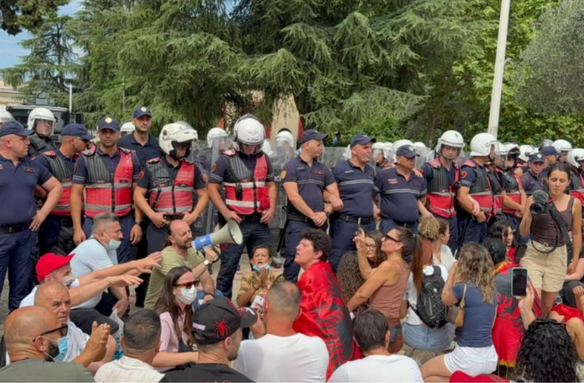  A po e fusin protestën në një rruge pa dalje?