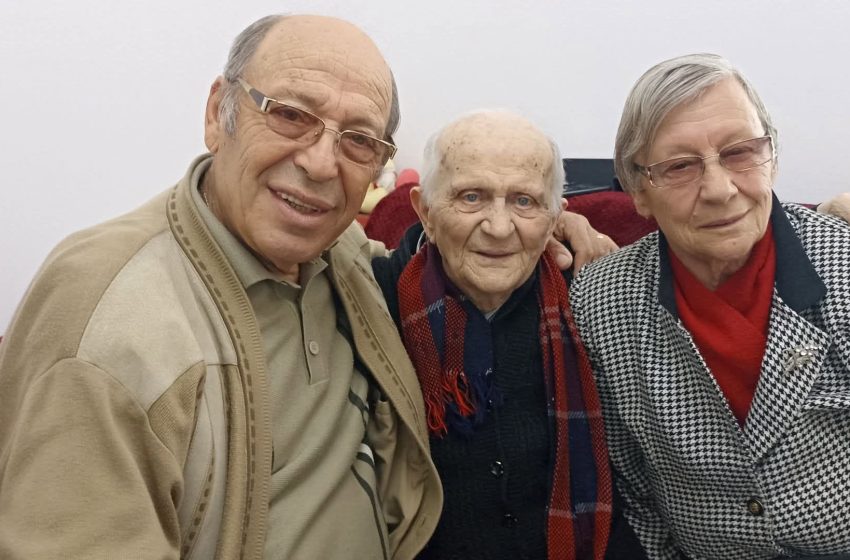  Klaudeta dhe Petrika Riza: Dy fjaë për mikun tonë Koço Qendro, që nuk do ia dëgjojmë më zërin