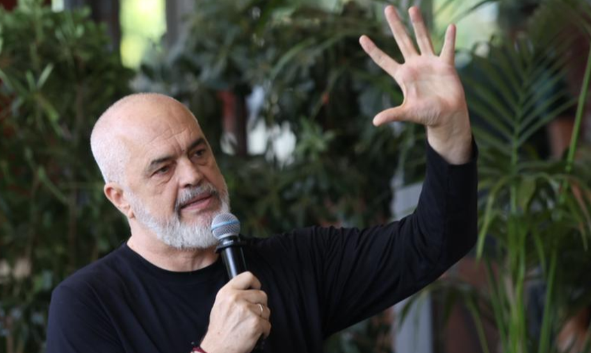  Rama sulmon protestuesit: Janë mbledhur bashkë sharlatanët, delirantët dhe dështakët