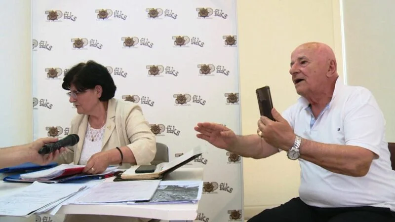  Konflikti për pronën në Tepelenë, avokati dhe bashkëshortja e tij “zihen” me njëri- tjetrin në zyrat e Top Channel