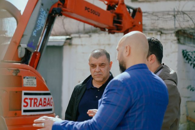  Rrihet me leva në mes të qytetit nga “të fortët” e Elbasanit, drejtori i Ujësjellësit (ai nuk bën denoncim në Polici nga frika)