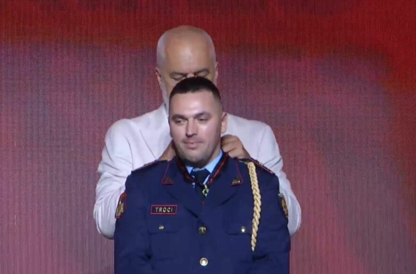  “Agim Troçi do 4 milionë për një gërmim, s’e ka mendjen te atentatet”, shefi i Komisariatit të Gjirokastrës i përgjigjet avokatit: Ti je “studenti, balena dhe miu”