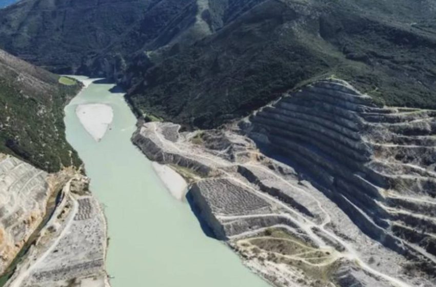  EMRAT: Arrestohet 44-vjeçari nga Tepelena, proçedohet dhe një tjetër. Merrnin zhavorr në Vjosë